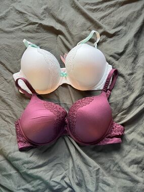 2 VS bras